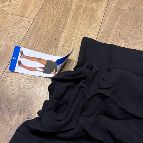 Wildfox womens shorts size large NWT - Picture 2 of 7